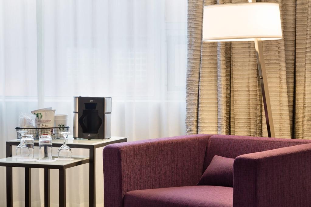 Coast Edmonton Plaza Hotel by APA Habitación foto